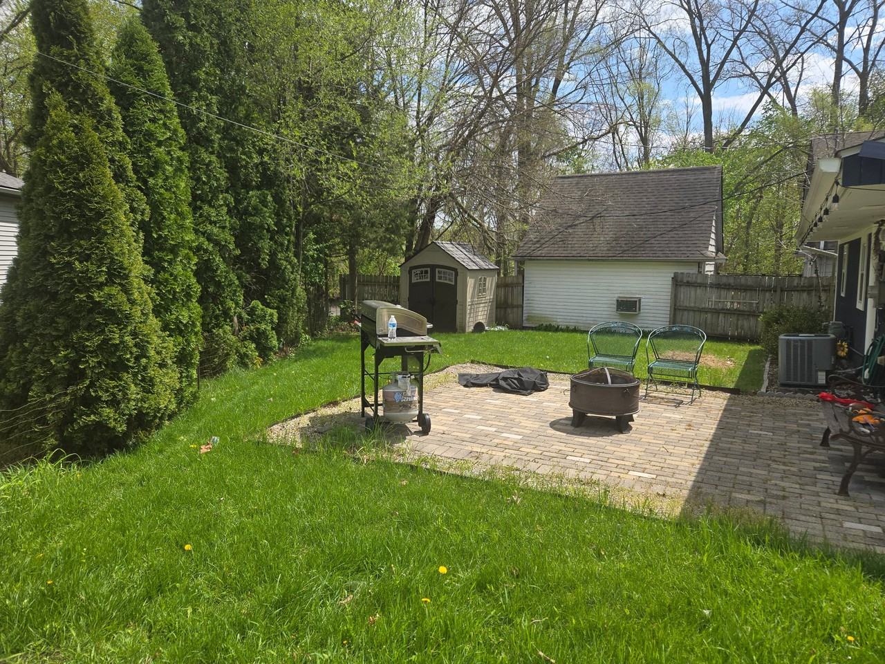 18334 Irving St - Photo 4 of 10