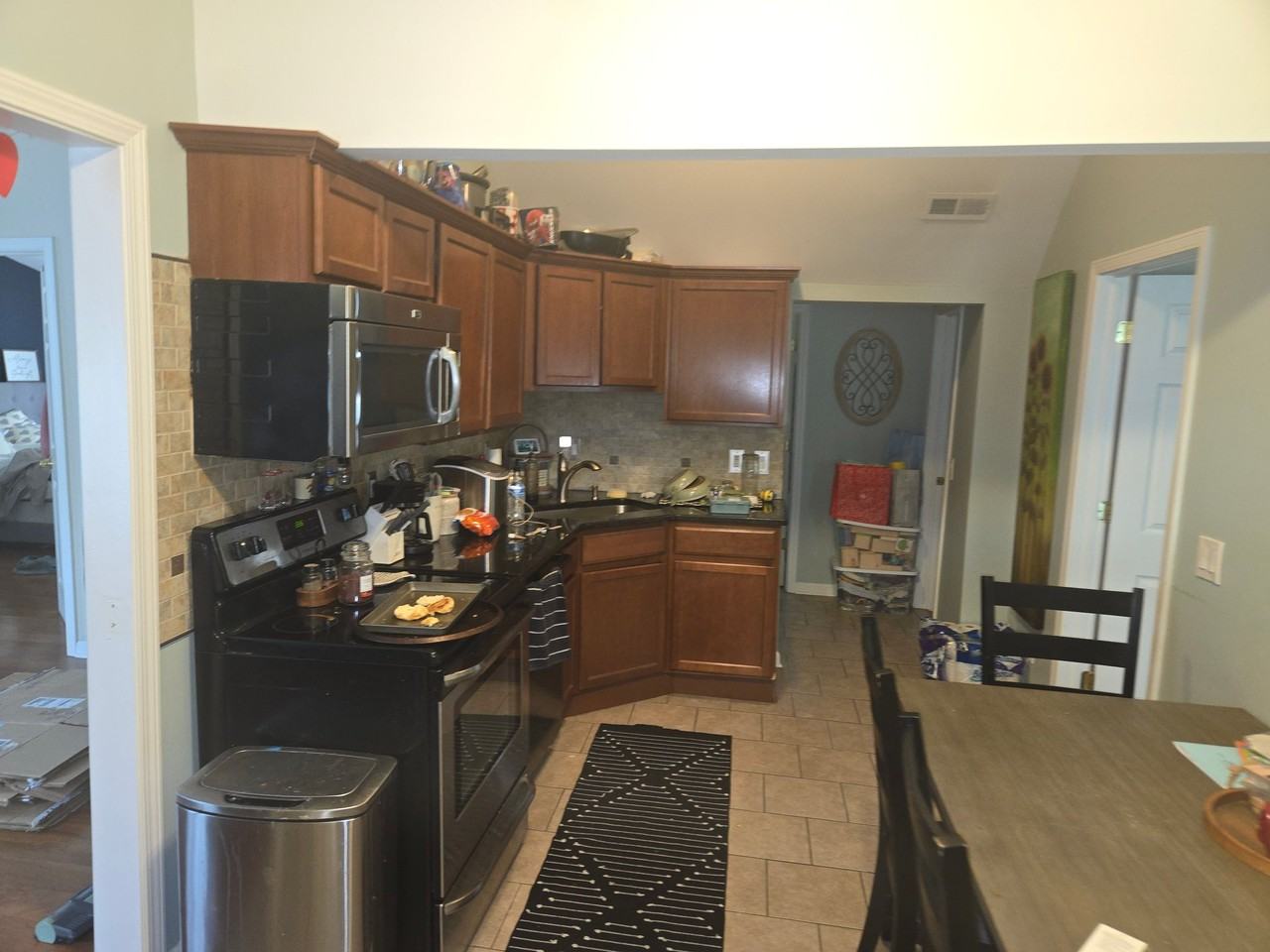 18334 Irving St - Photo 5 of 10