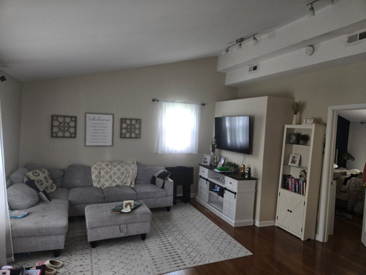 18334 Irving St - Photo 7 of 10
