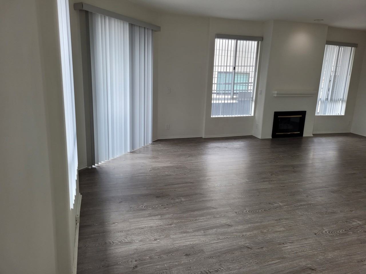 100 S Hayworth Ave #103 - Photo 3 of 16