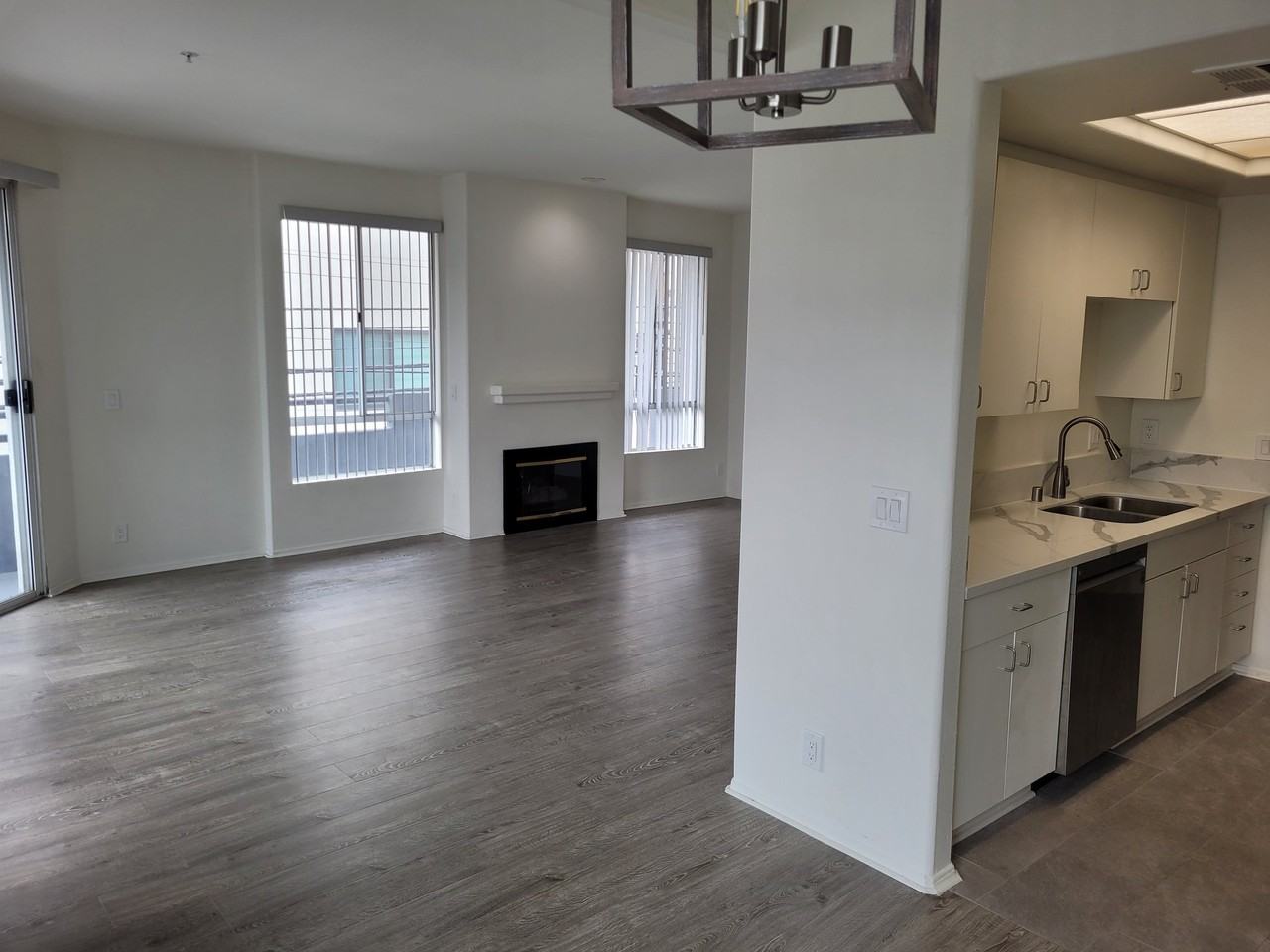 100 S Hayworth Ave #103 - Photo 7 of 16