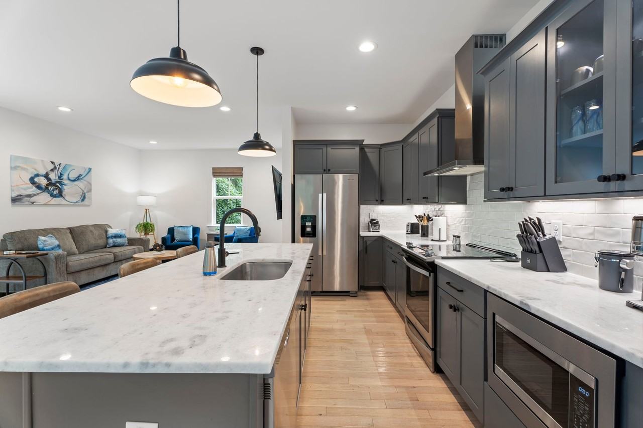 1700 Evergreen Ave - Photo 3 of 20