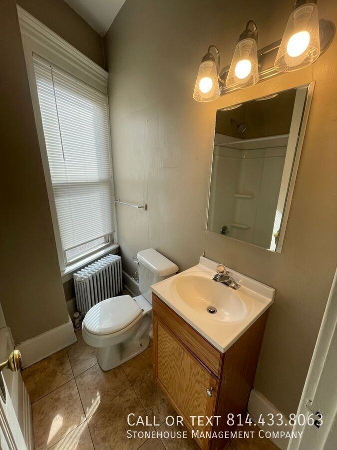 440 W 10th St #3 - Photo 3 of 7