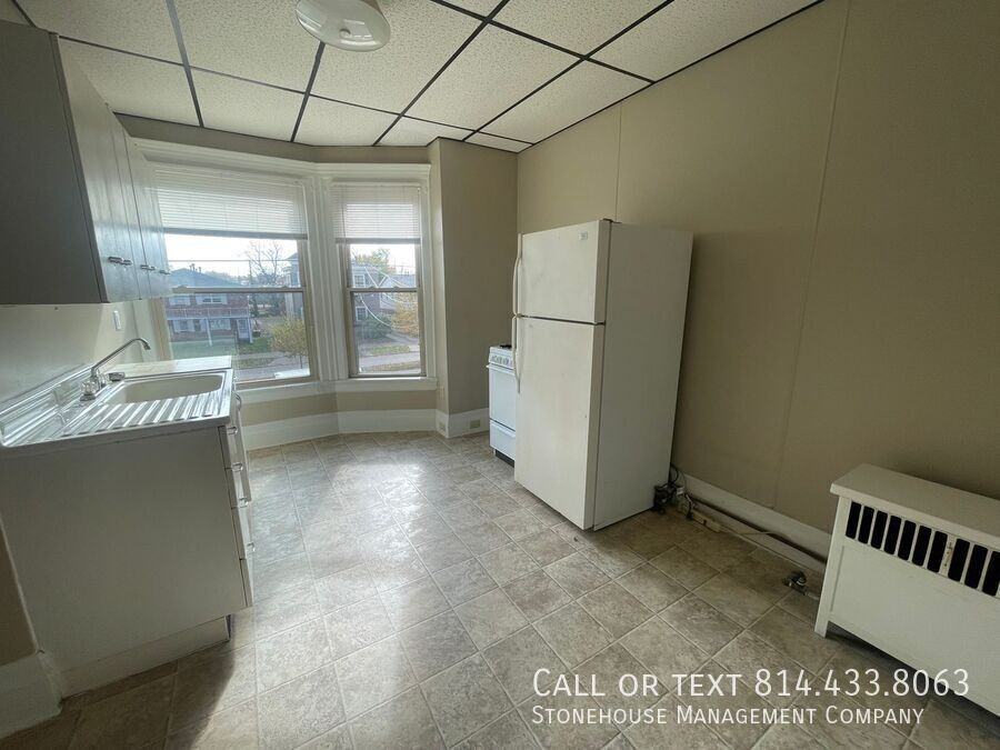 440 W 10th St #3 - Photo 4 of 7
