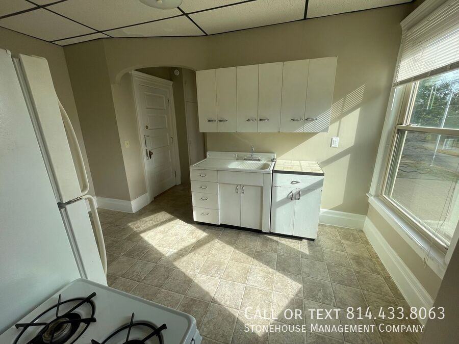 440 W 10th St #3 - Photo 5 of 7