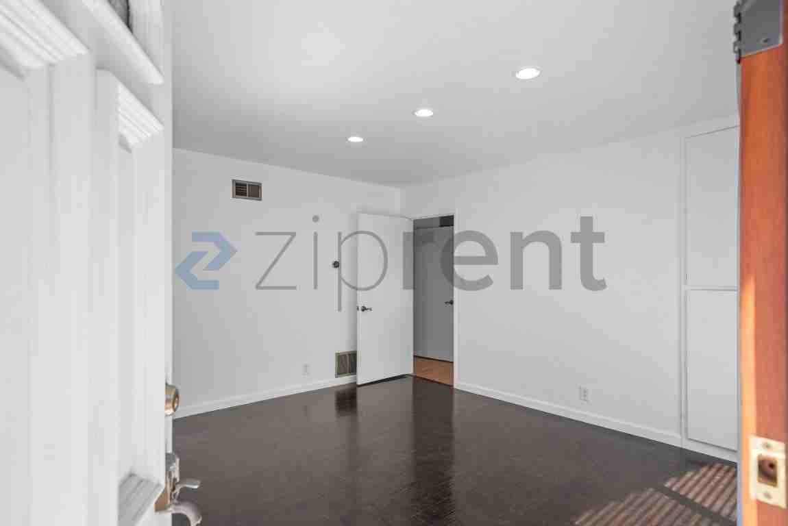 1040 Los Padres Blvd - Photo 5 of 32