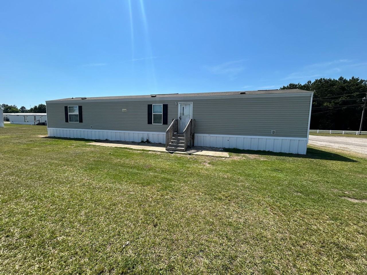 305 Walker Ct - Photo 2 of 11
