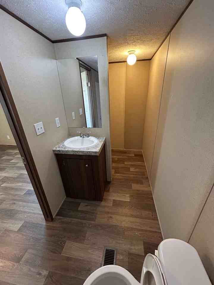 305 Walker Ct - Photo 7 of 11