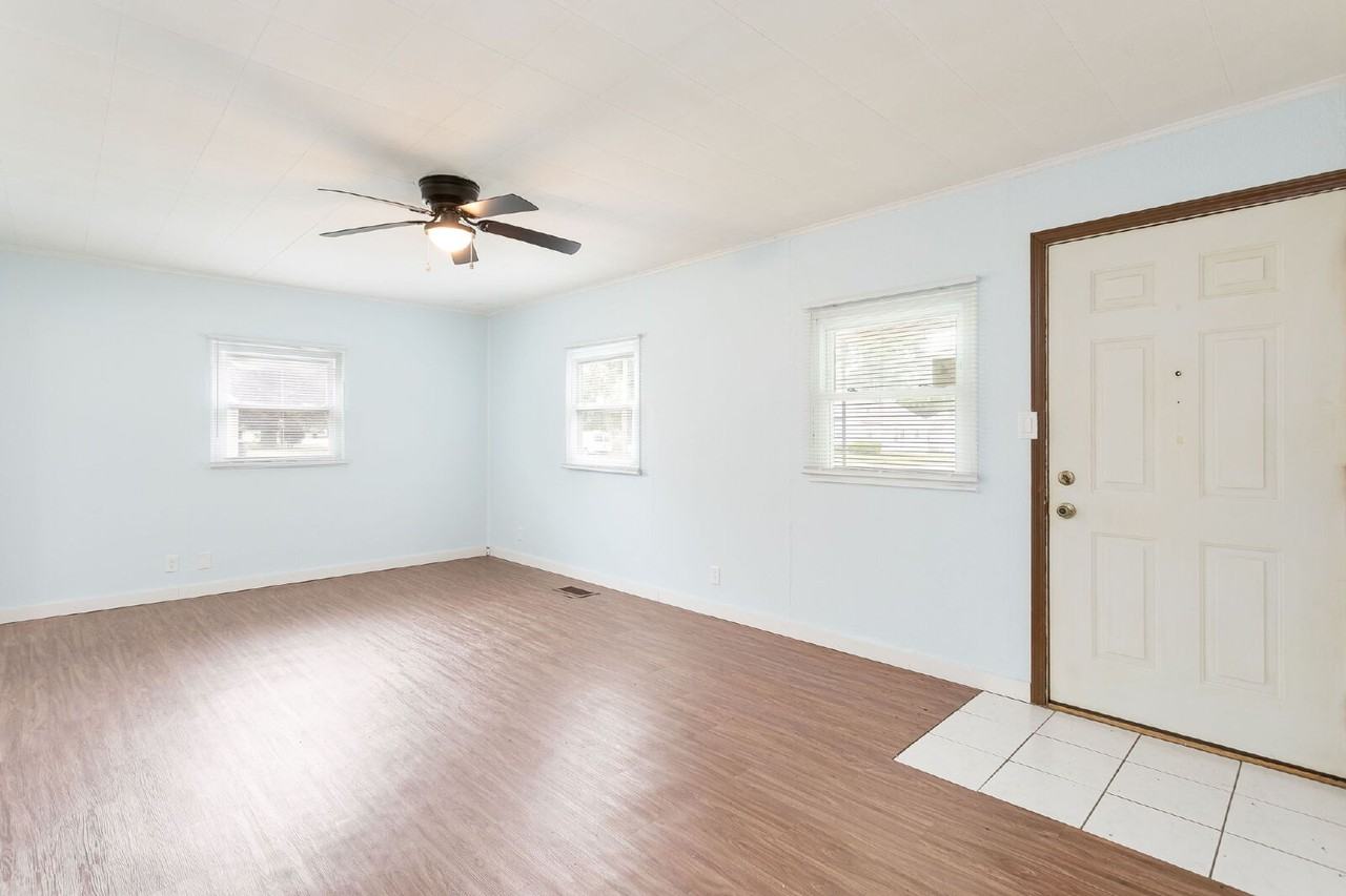402 E Chippewa Ave - Photo 2 of 17