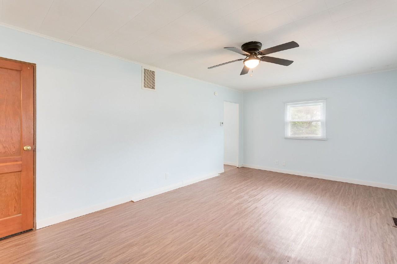 402 E Chippewa Ave - Photo 4 of 17