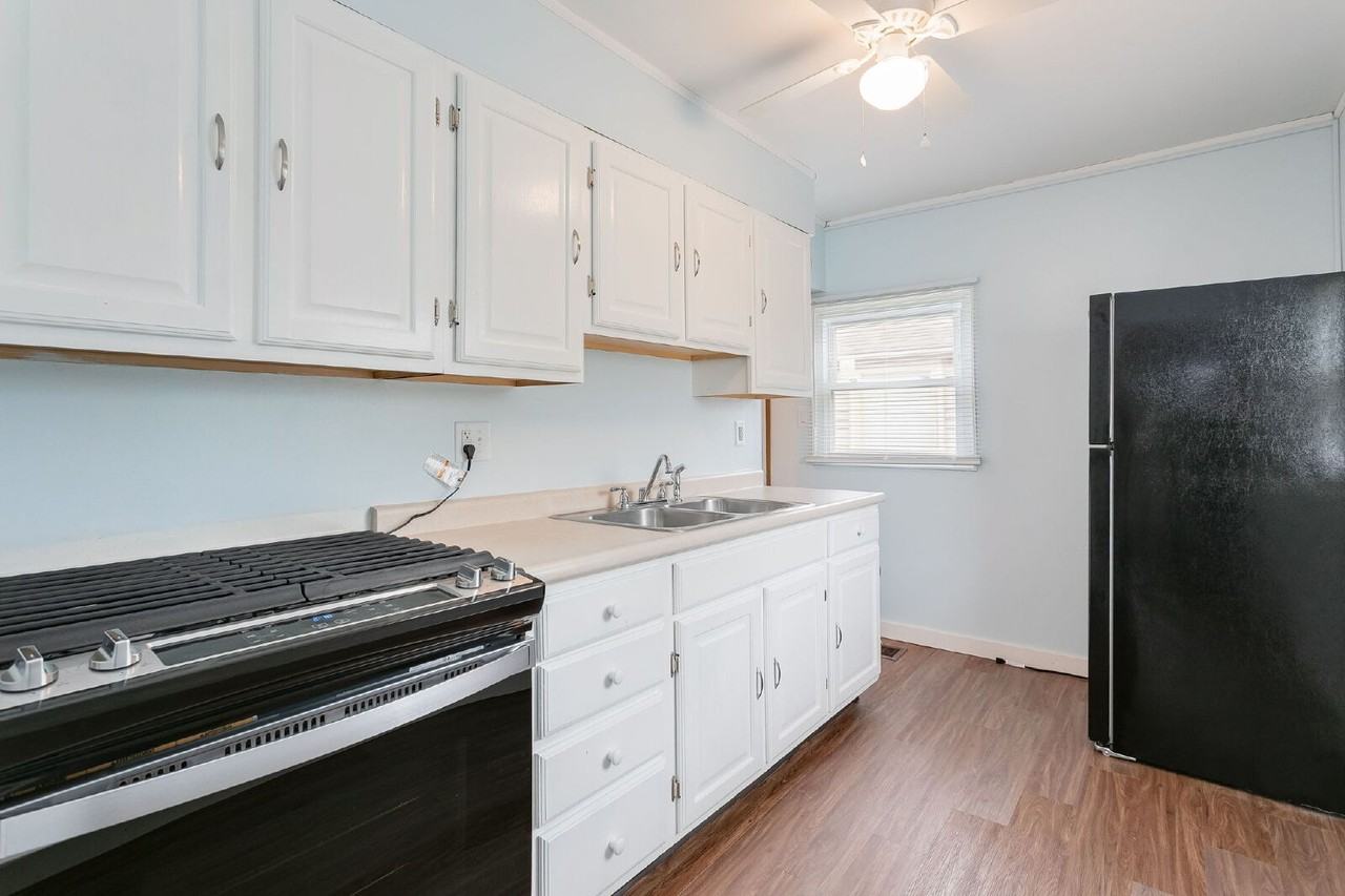 402 E Chippewa Ave - Photo 5 of 17