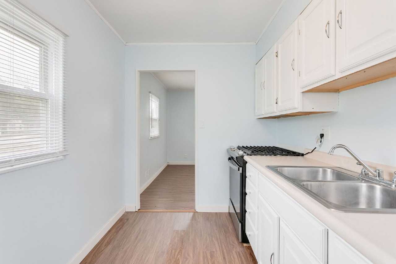 402 E Chippewa Ave - Photo 6 of 17