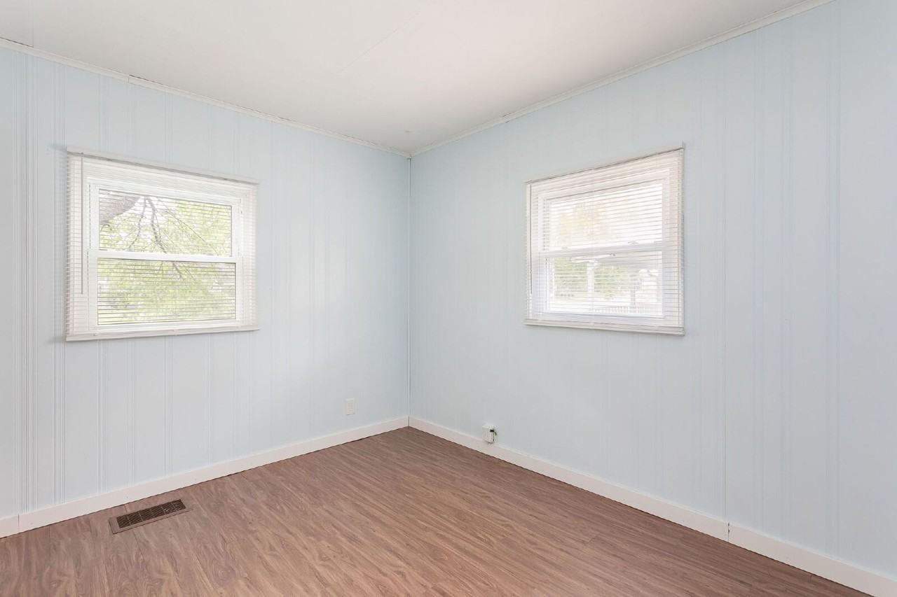 402 E Chippewa Ave - Photo 7 of 17