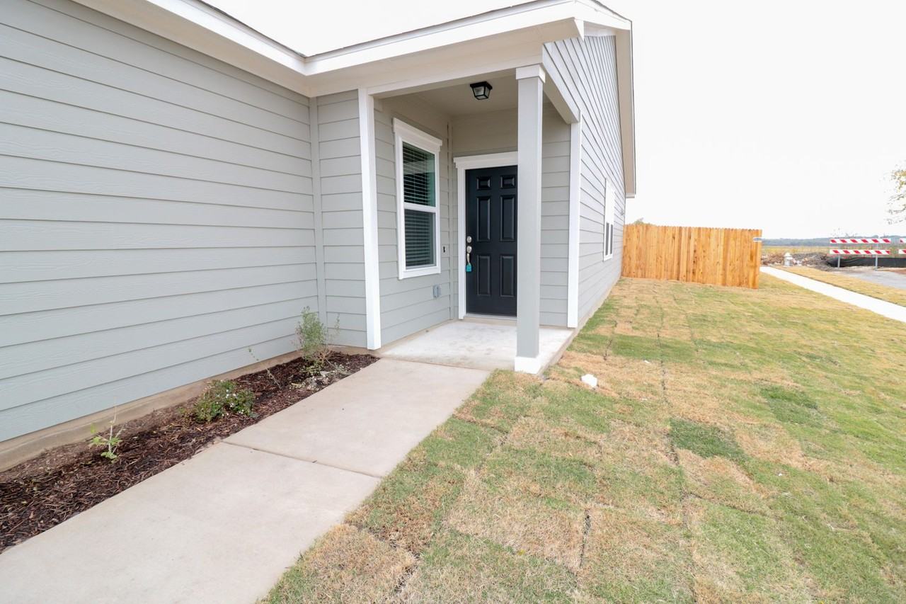 6416 Routenburn St - Photo 2 of 23
