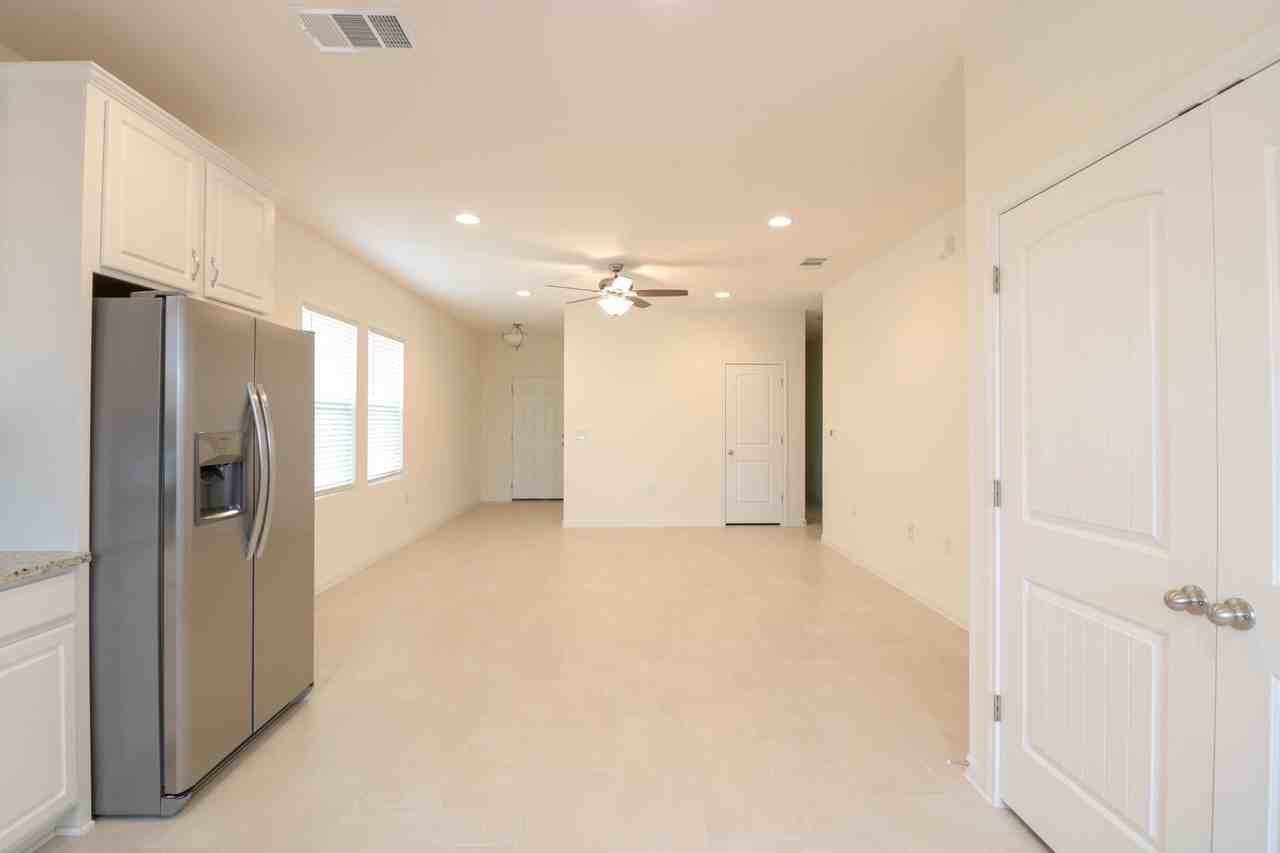 6416 Routenburn St - Photo 4 of 23