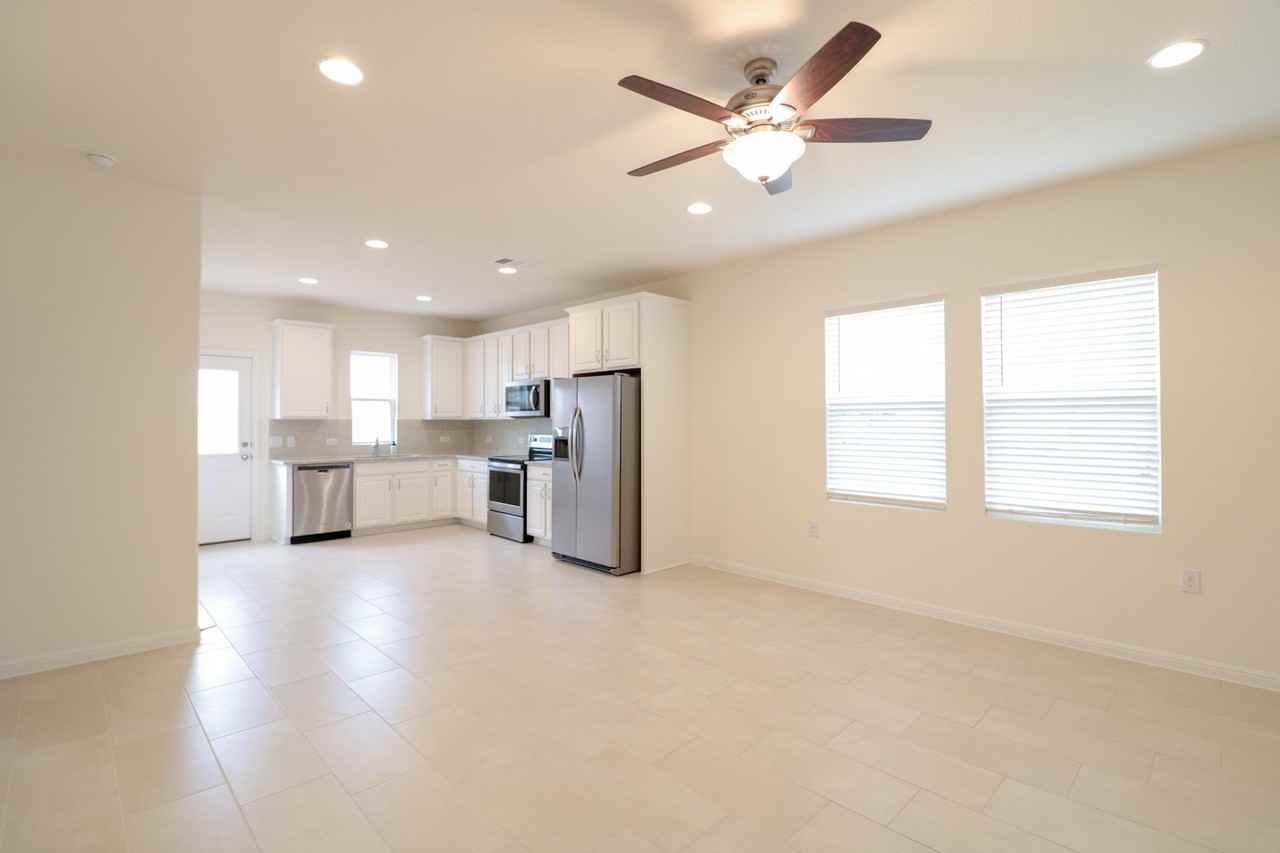 6416 Routenburn St - Photo 5 of 23