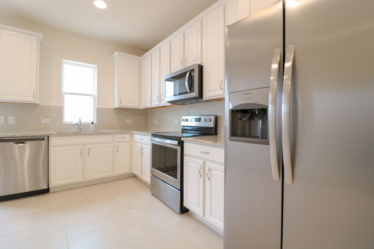 6416 Routenburn St - Photo 7 of 23