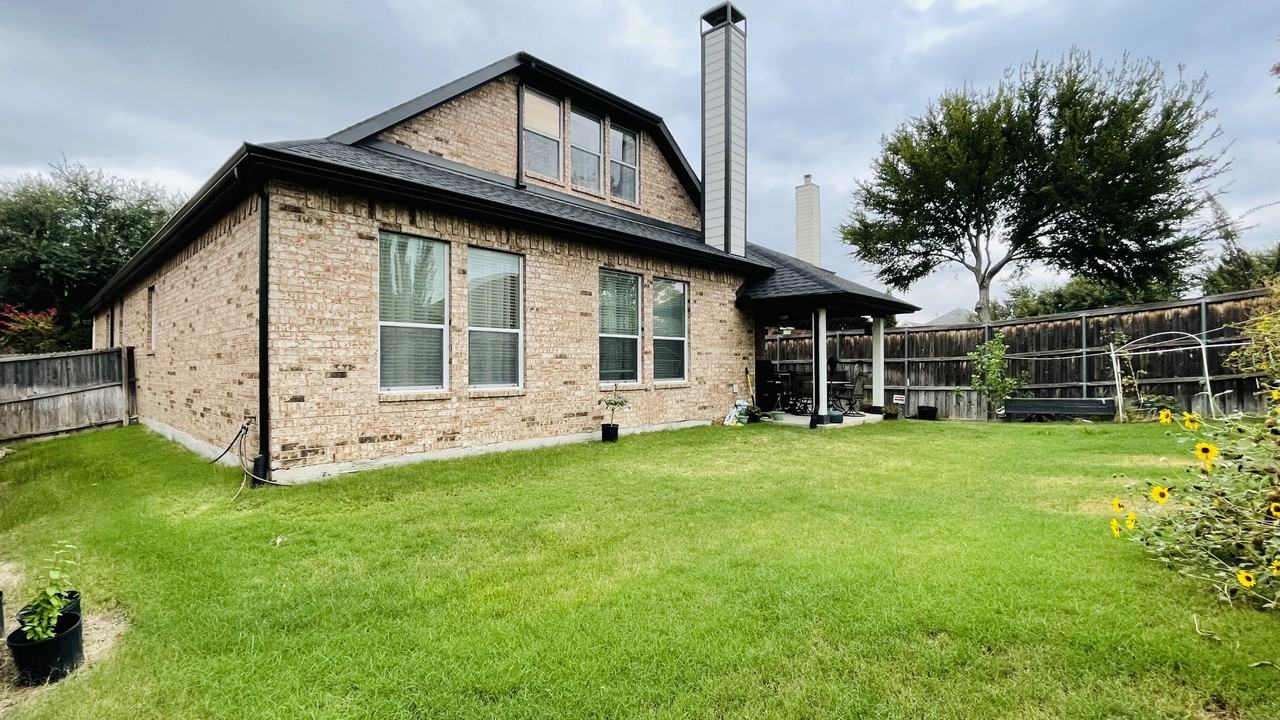 8664 Robertson Dr #NA - Photo 3 of 20