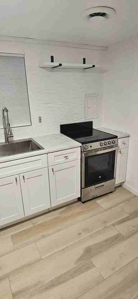 312 S Lincoln Ave - Photo 4 of 10