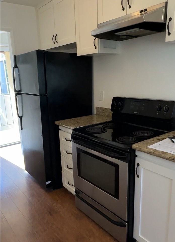 204 16th Pl #C - Photo 5 of 12