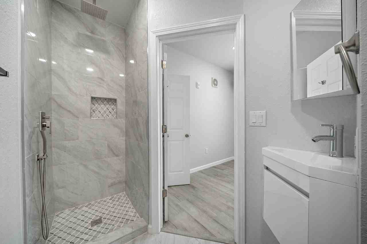 2813 Church St, Unit C - Photo 5 of 17