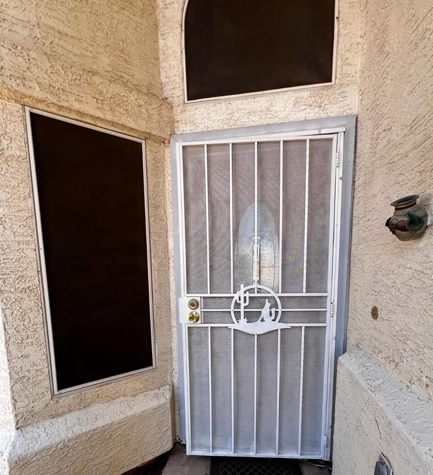 1631 N Garrett Dr - Photo 2 of 50