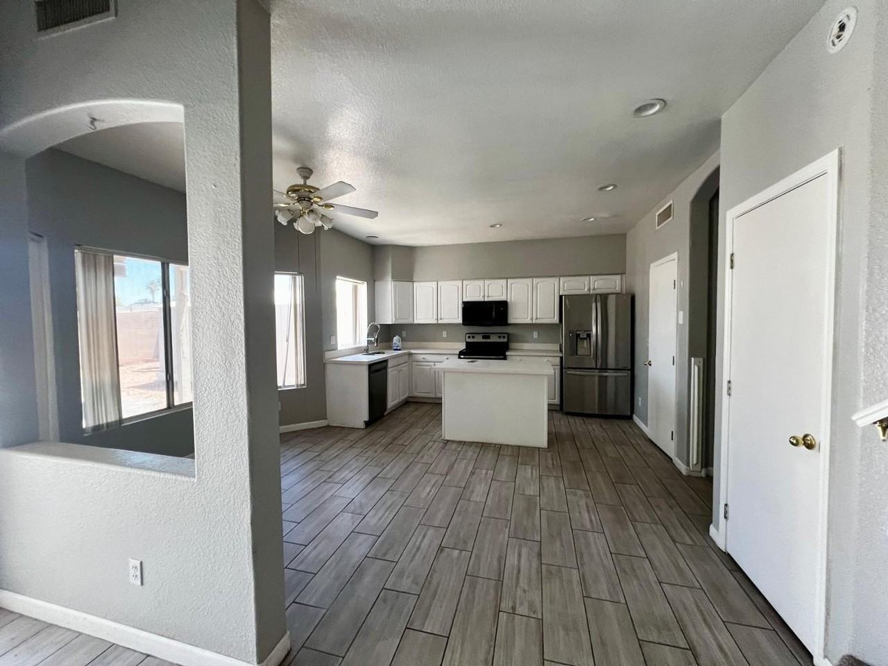 1631 N Garrett Dr - Photo 6 of 50