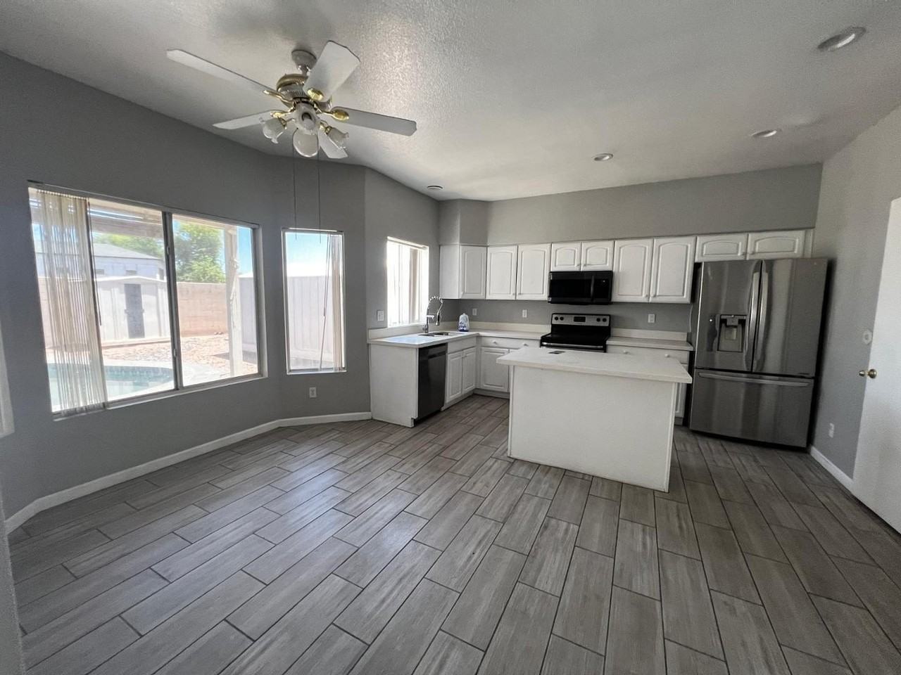 1631 N Garrett Dr - Photo 7 of 50