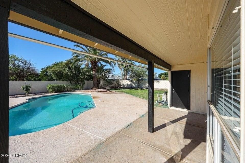 3951 E Waltann Ln - Photo 5 of 32