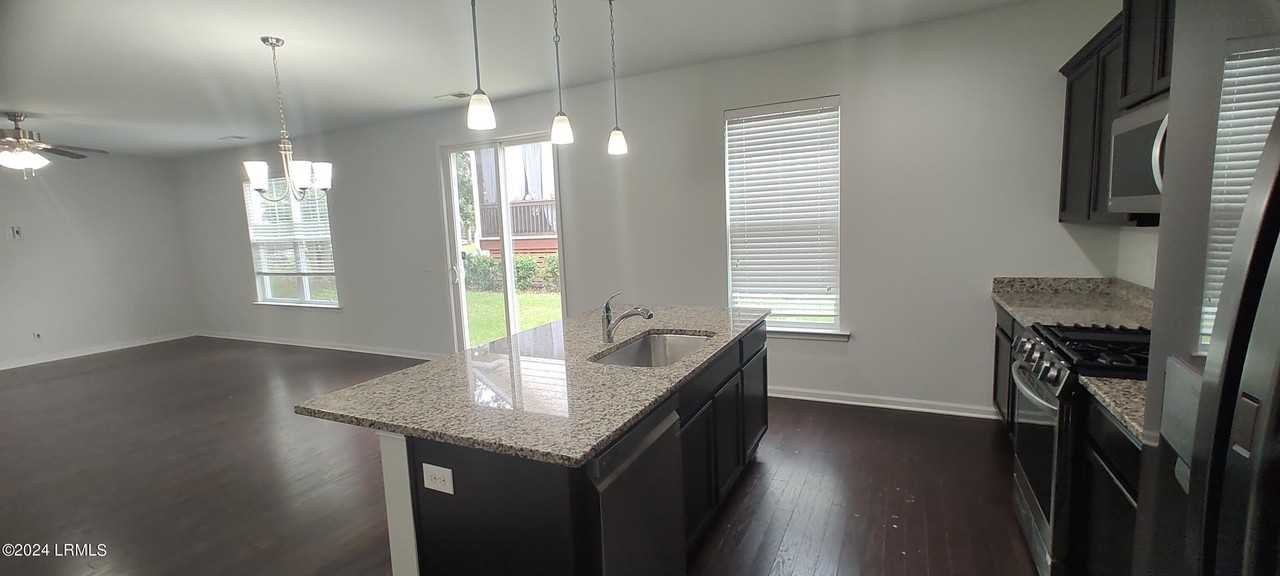 16 Beauregard Ct - Photo 5 of 38