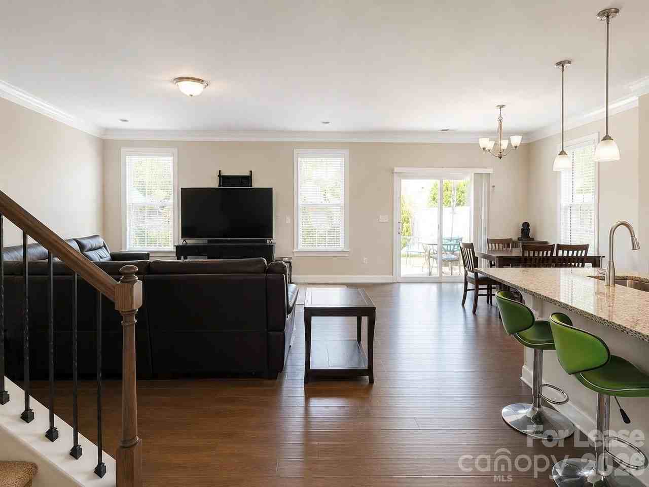 1320 Rainier Dr - Photo 5 of 20