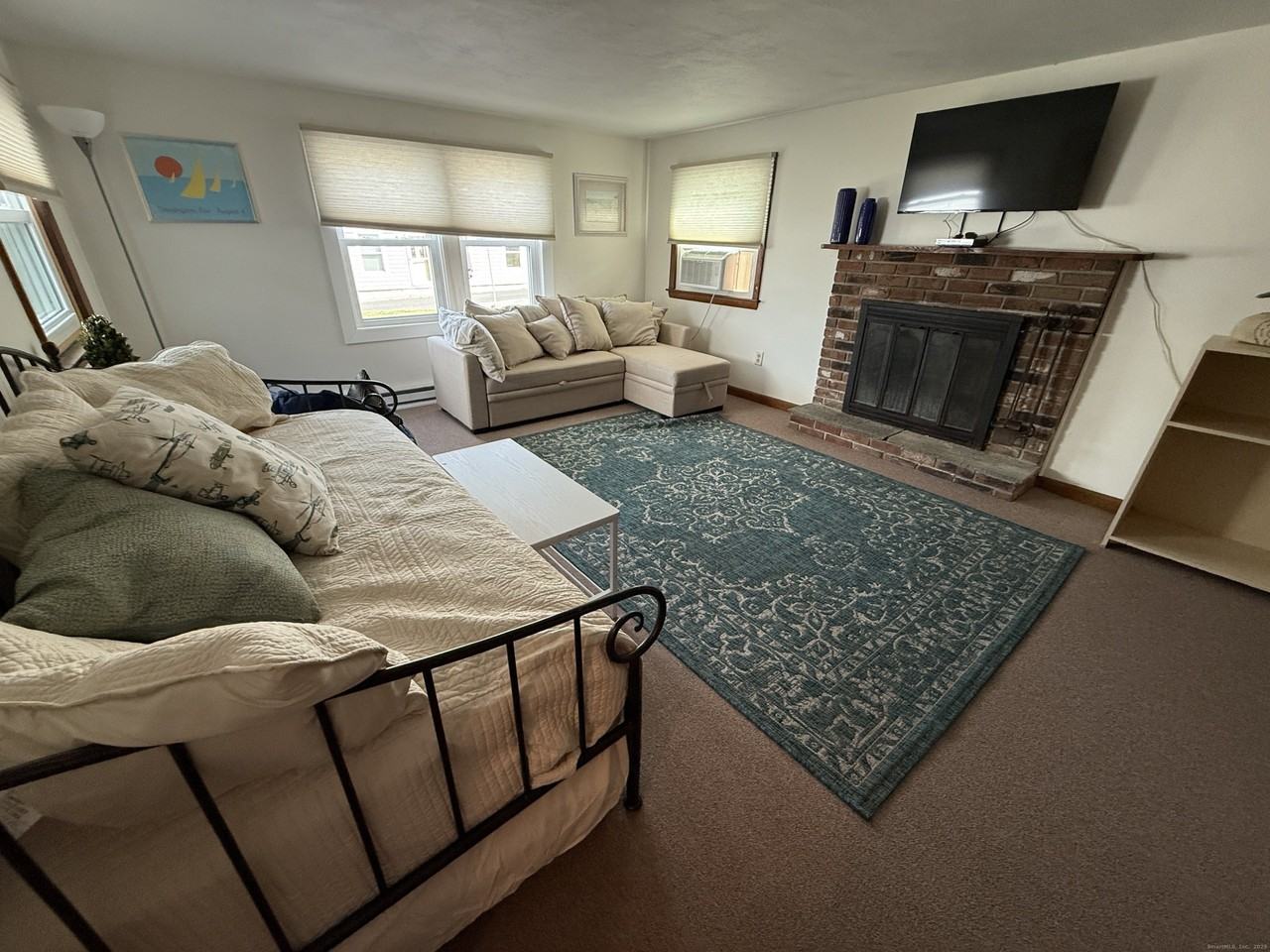 2 Reed Ave - Photo 3 of 14