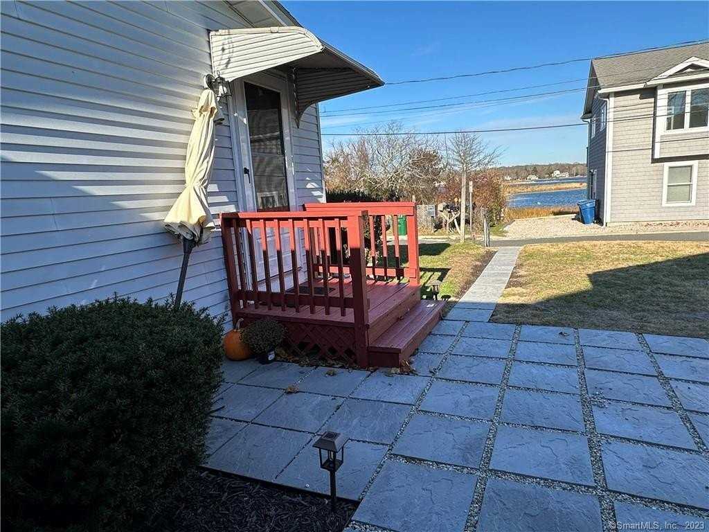 2 Reed Ave - Photo 4 of 14
