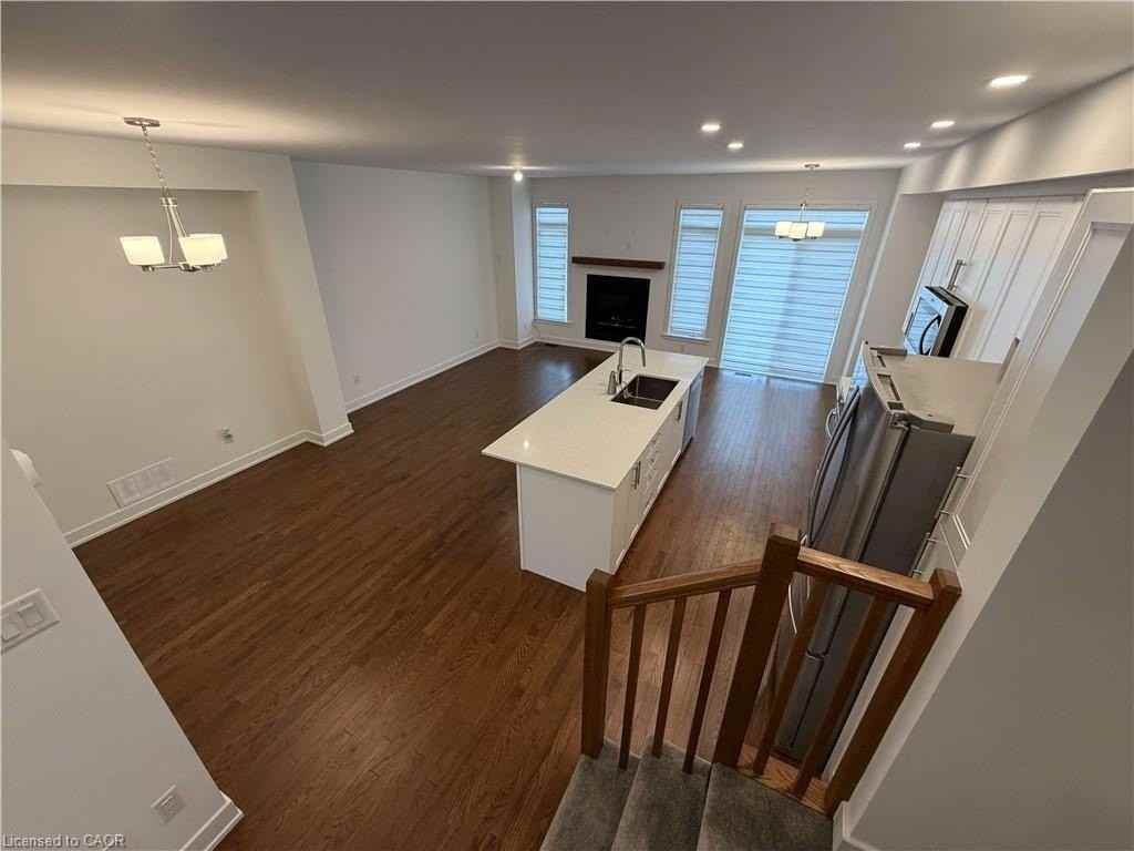260 Finsbury Ave - Photo 4 of 21