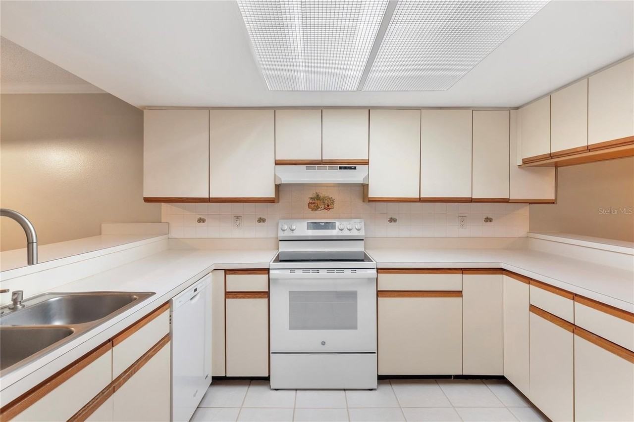 2651 Michael Pl - Photo 4 of 32