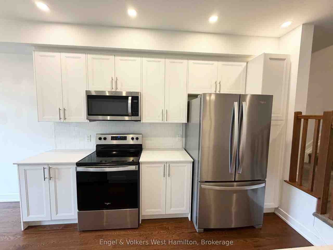 260 Finsbury Ave - Photo 5 of 20