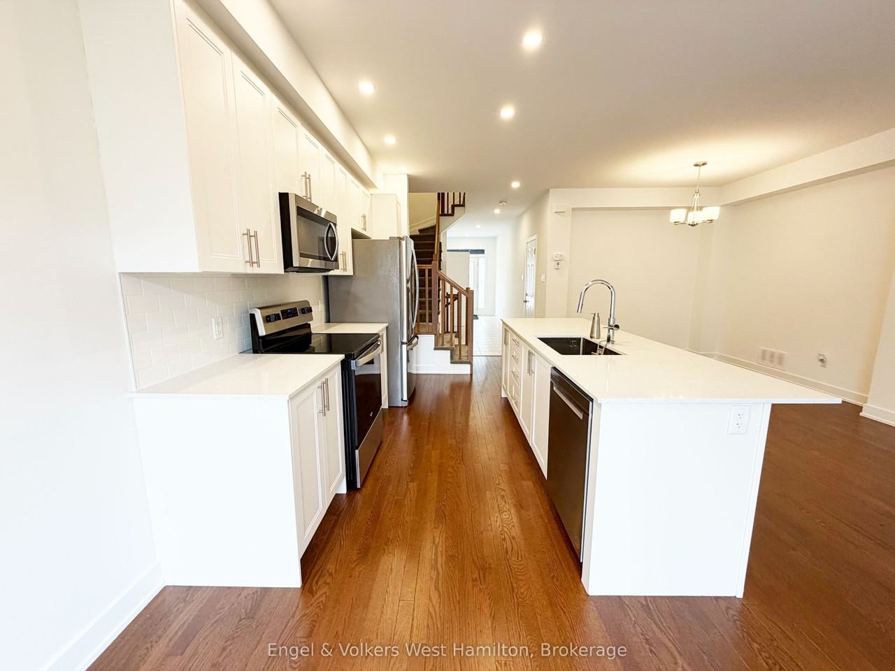260 Finsbury Ave - Photo 6 of 20
