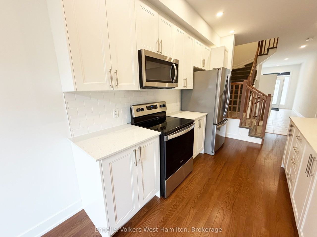 260 Finsbury Ave - Photo 7 of 20