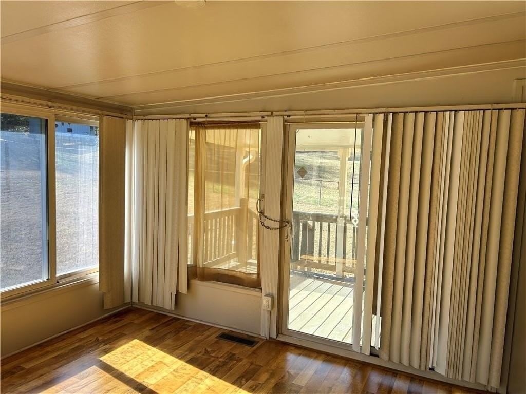 4642 Elmhurst Dr - Photo 4 of 14