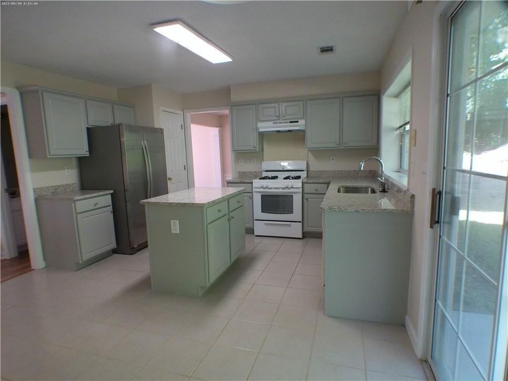 3674 Kentford Ln - Photo 7 of 12