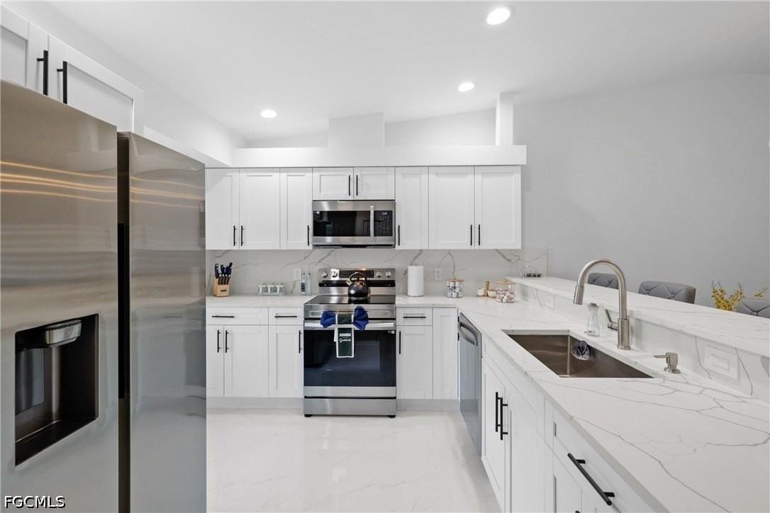 1630 Sw Santa Barbara Pl - Photo 7 of 41