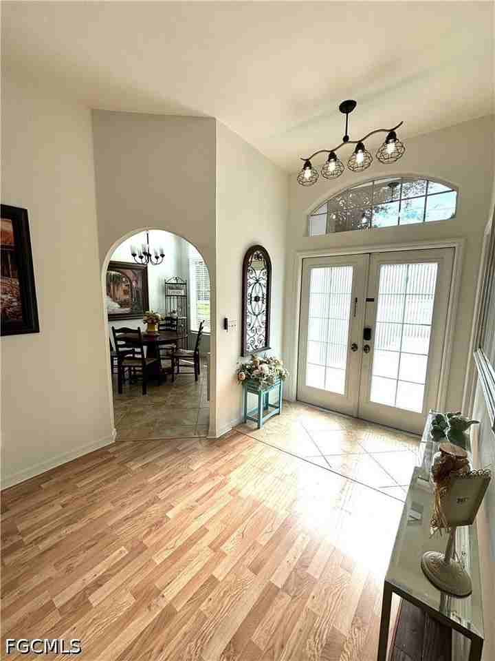 1090 Woods Dr - Photo 2 of 21