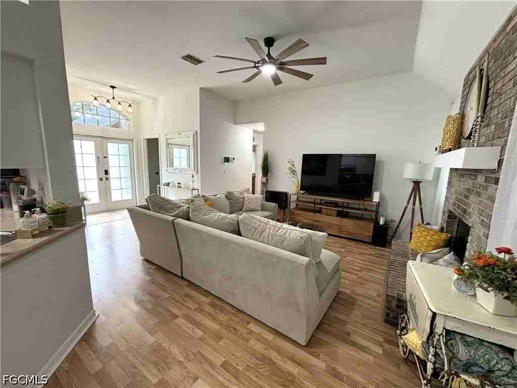 1090 Woods Dr - Photo 5 of 21