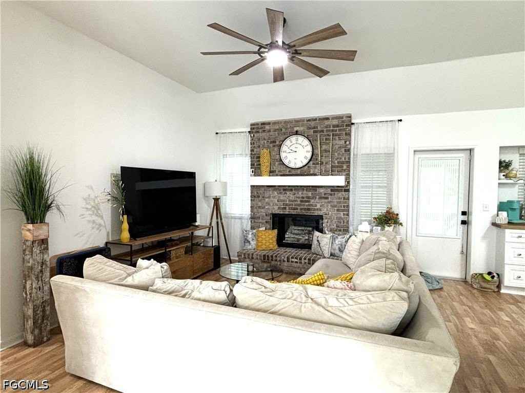 1090 Woods Dr - Photo 7 of 21
