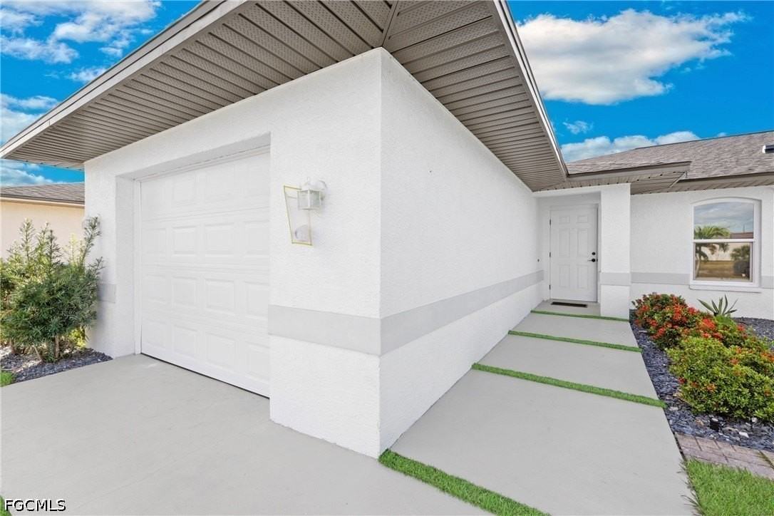 1700 Sw Santa Barbara Pl - Photo 3 of 39
