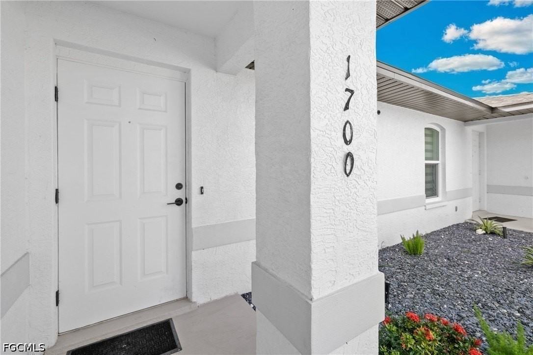 1700 Sw Santa Barbara Pl - Photo 4 of 39