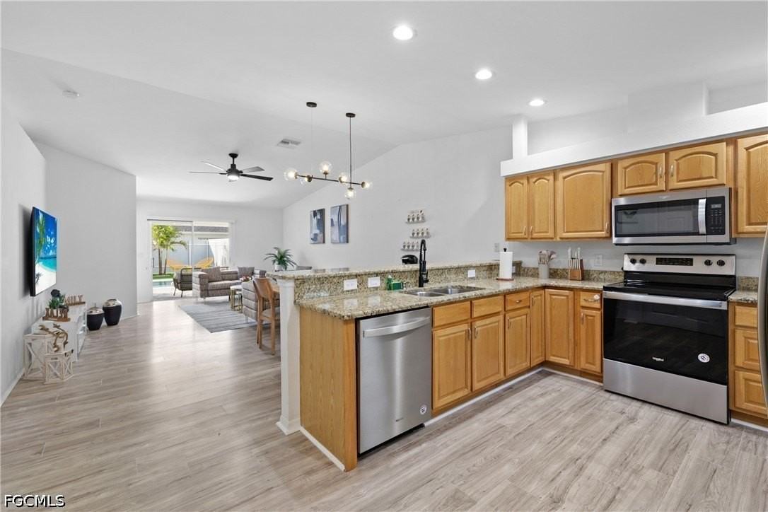 1700 Sw Santa Barbara Pl - Photo 5 of 39