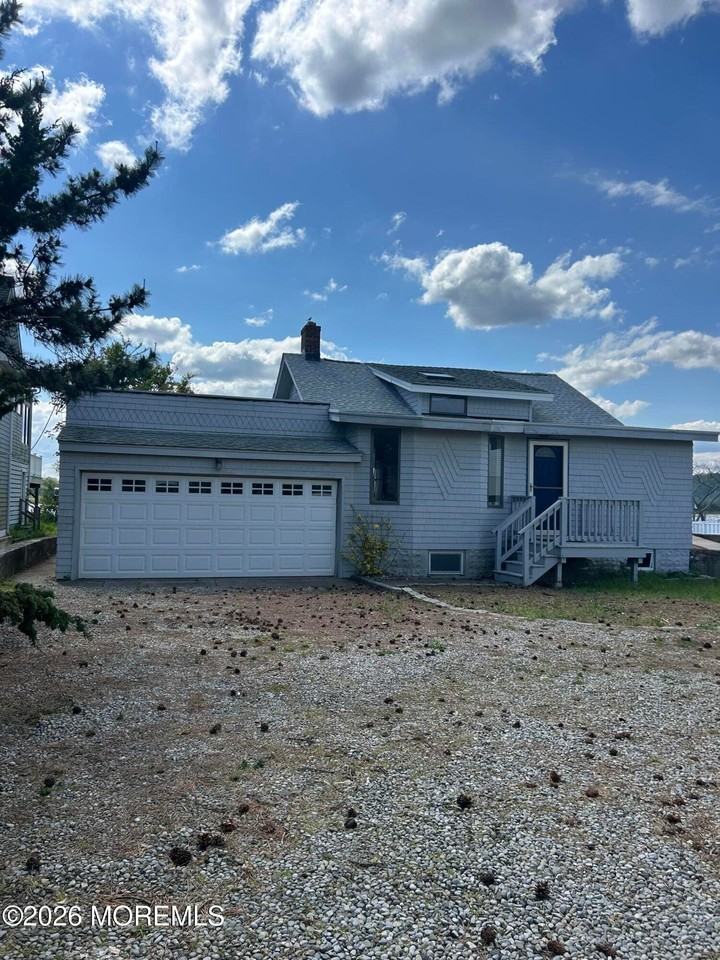 674 Ocean Ave - Photo 3 of 22