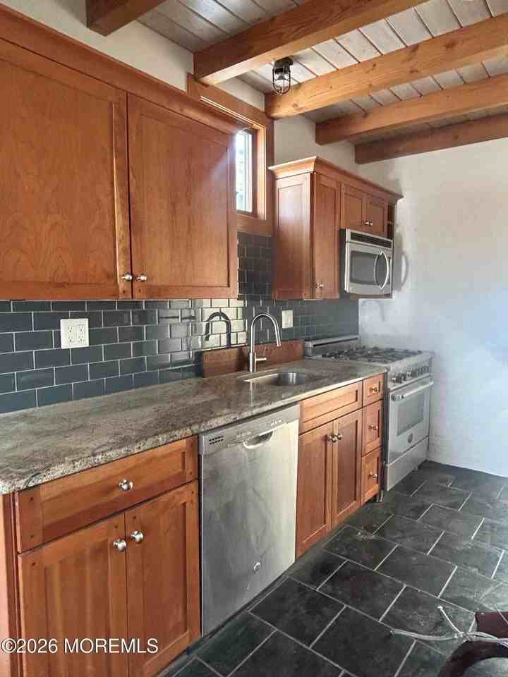 674 Ocean Ave - Photo 7 of 22