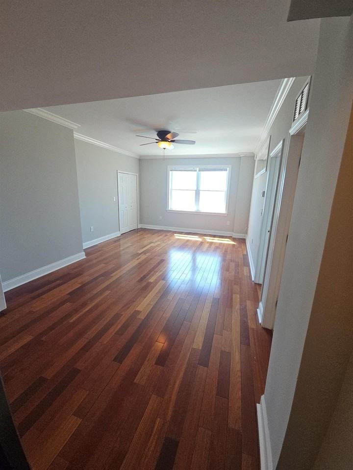 111 S Cambridge Ave #303 - Photo 2 of 26